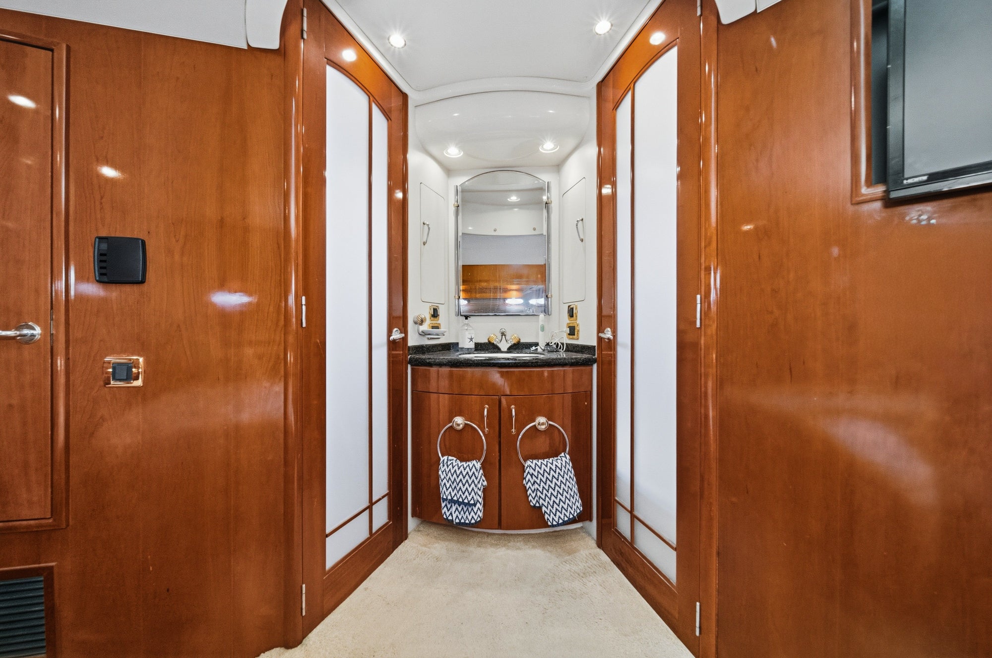 2003 Carver 530 Voyager Pilothouse... Located in Mission Beach... Offered By Yacht Coast Yacht Sales