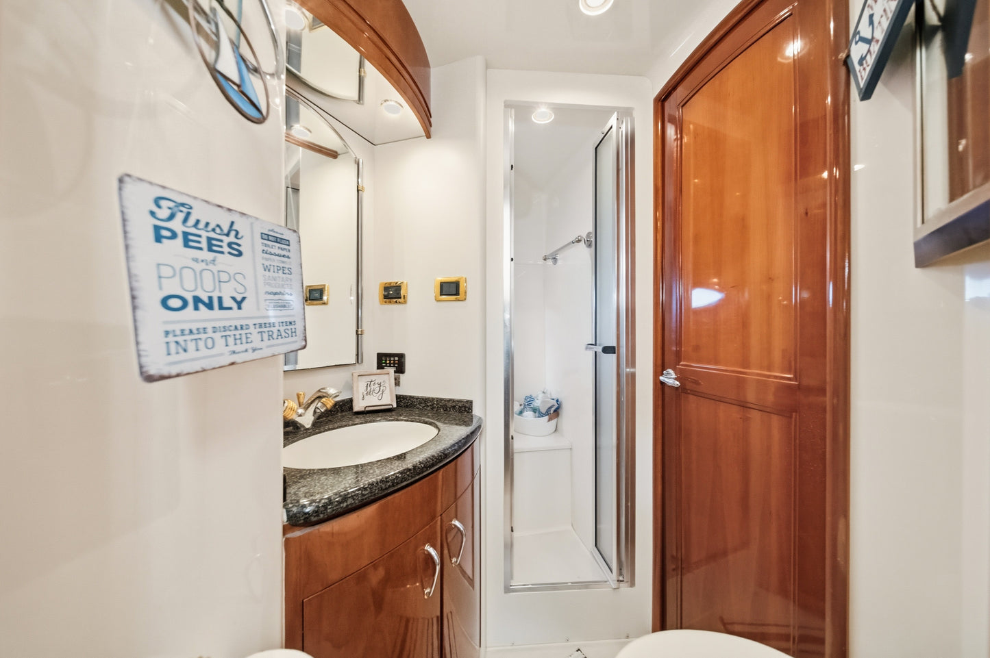 2003 Carver 530 Voyager Pilothouse... Located in Mission Beach... Offered By Yacht Coast Yacht Sales
