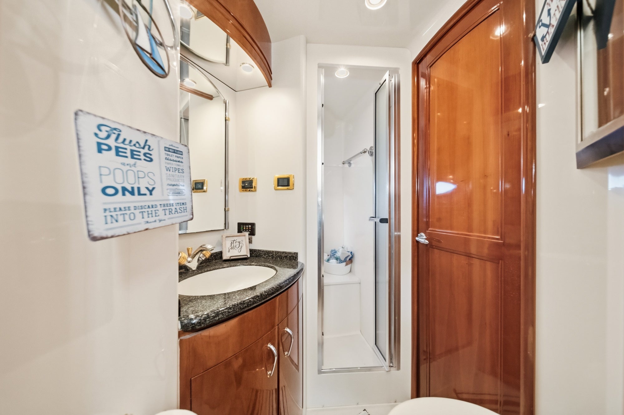 2003 Carver 530 Voyager Pilothouse... Located in Mission Beach... Offered By Yacht Coast Yacht Sales