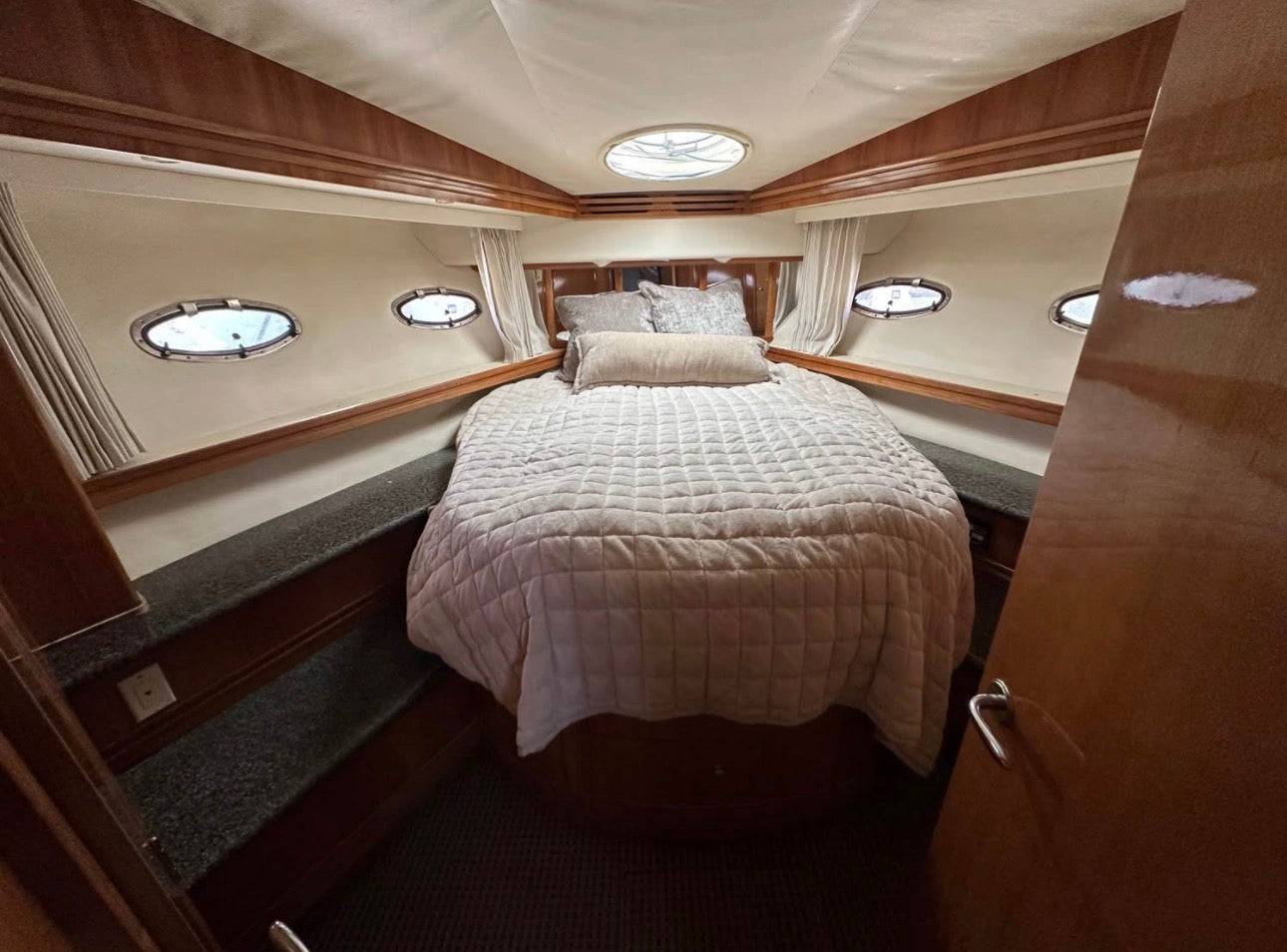 2000 Carver 530 Voyager Pilothouse... Located at our docks at 2353 Shelter Island, San Diego, Ca... Offered By Yacht Coast Yacht Sales