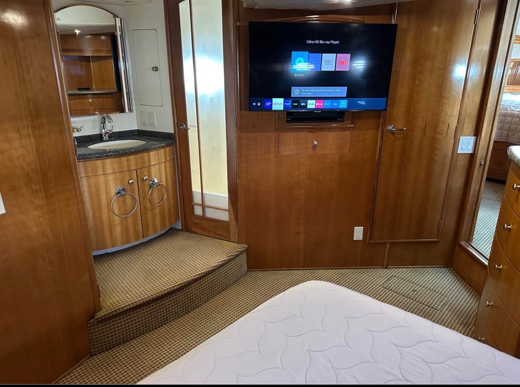 2000 Carver 530 Voyager Pilothouse... Located at our docks at 2353 Shelter Island, San Diego, Ca... Offered By Yacht Coast Yacht Sales