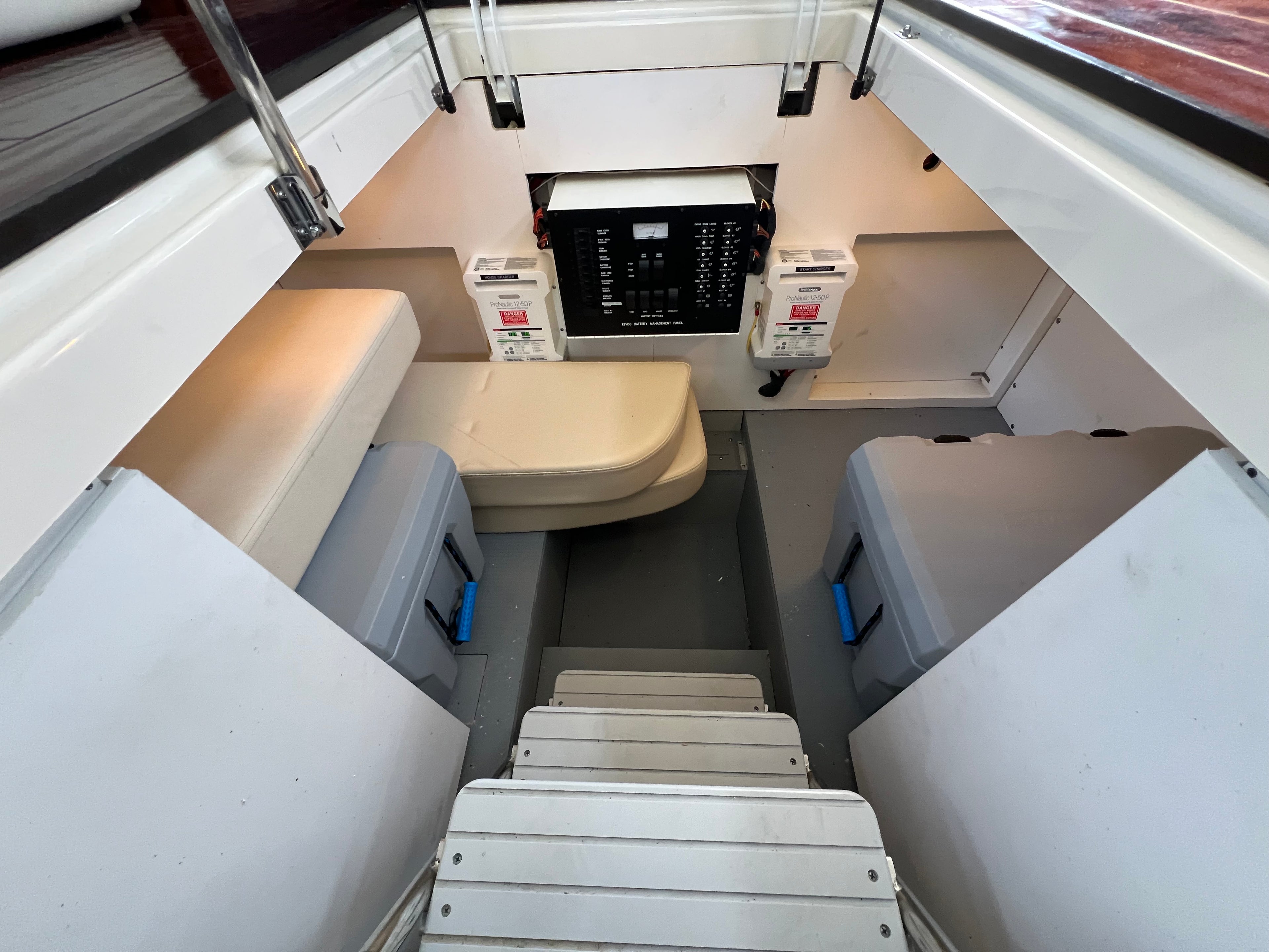2013 Meridian 441... Located in Ventura Harbor, Ca... Offered by Yacht Coast Yacht Sales