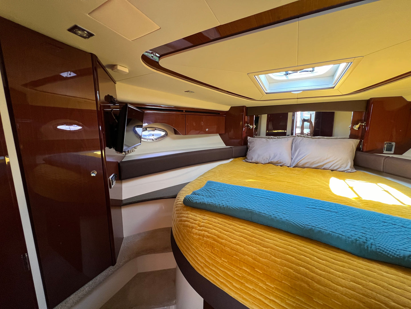 2013 Meridian 441... Located in Ventura Harbor, Ca... Offered by Yacht Coast Yacht Sales