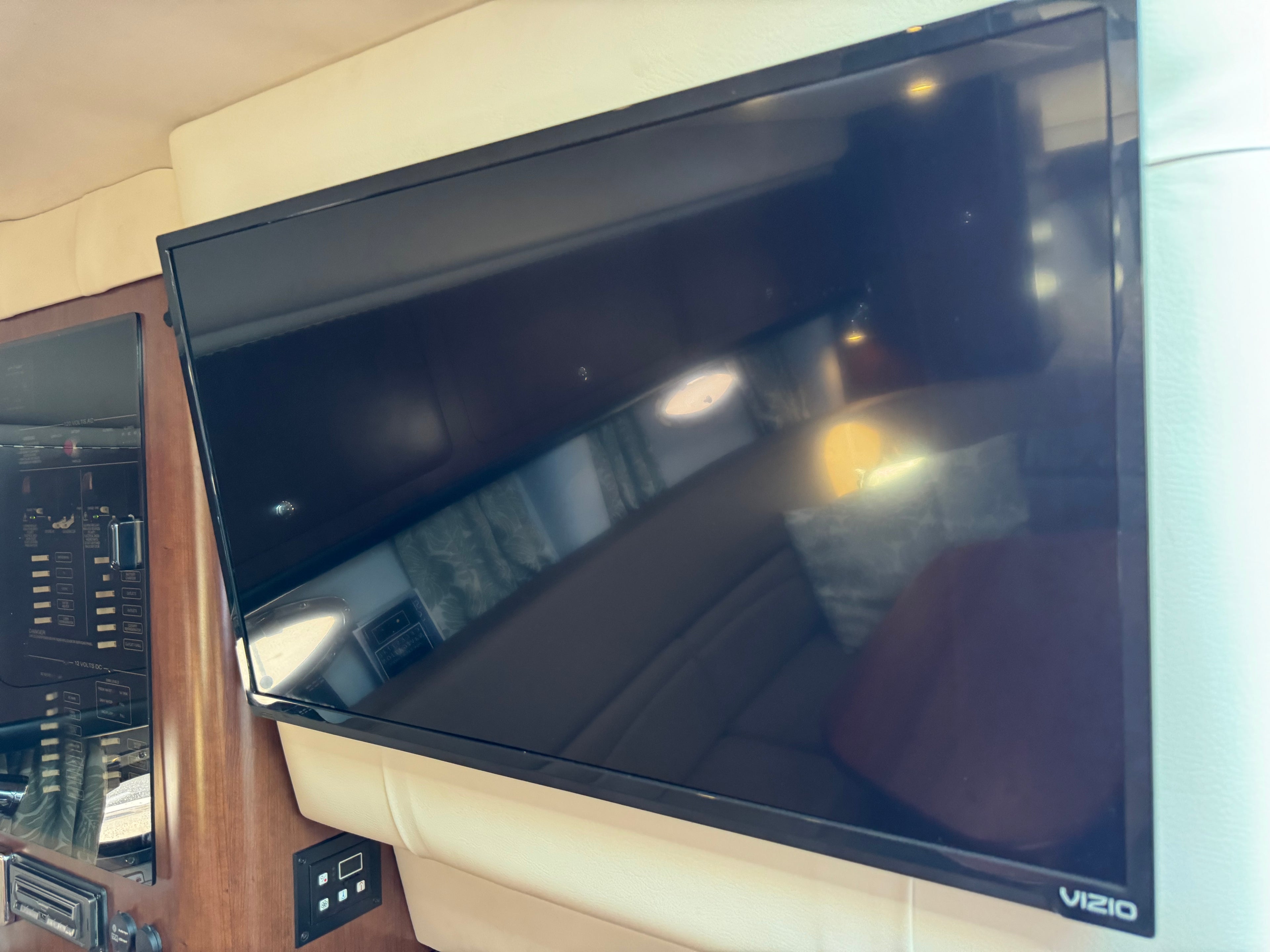 2018 Crownline 350 SY... Located in San Diego Ca...Offered By Yacht Coast Yacht Sales