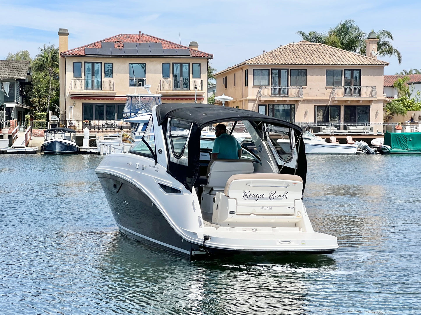2016 Sea Ray Sundancer 260... Located in Huntington Beach, Ca... Offered By Yacht Coast Yacht Sales