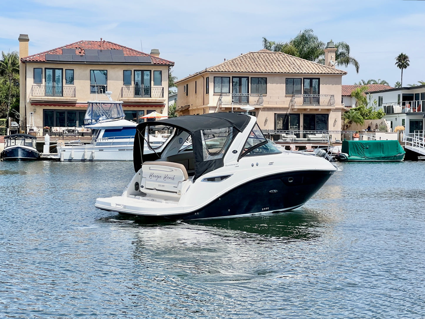 2016 Sea Ray Sundancer 260... Located in Huntington Beach, Ca... Offered By Yacht Coast Yacht Sales