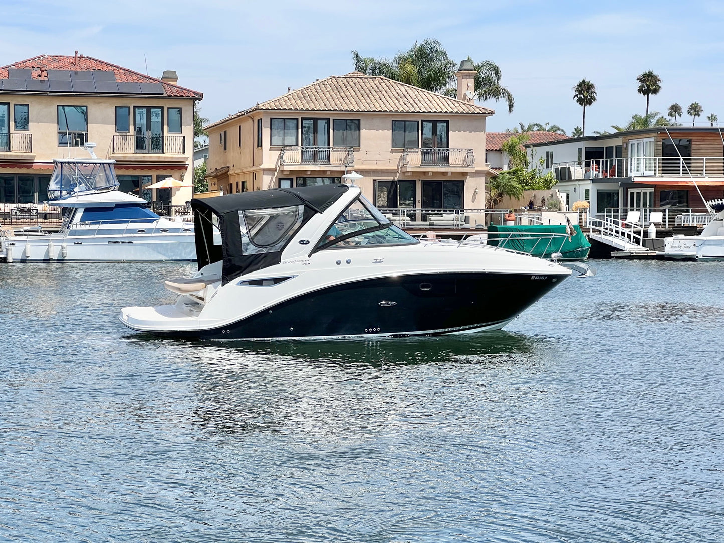 2016 Sea Ray Sundancer 260... Located in Huntington Beach, Ca... Offered By Yacht Coast Yacht Sales