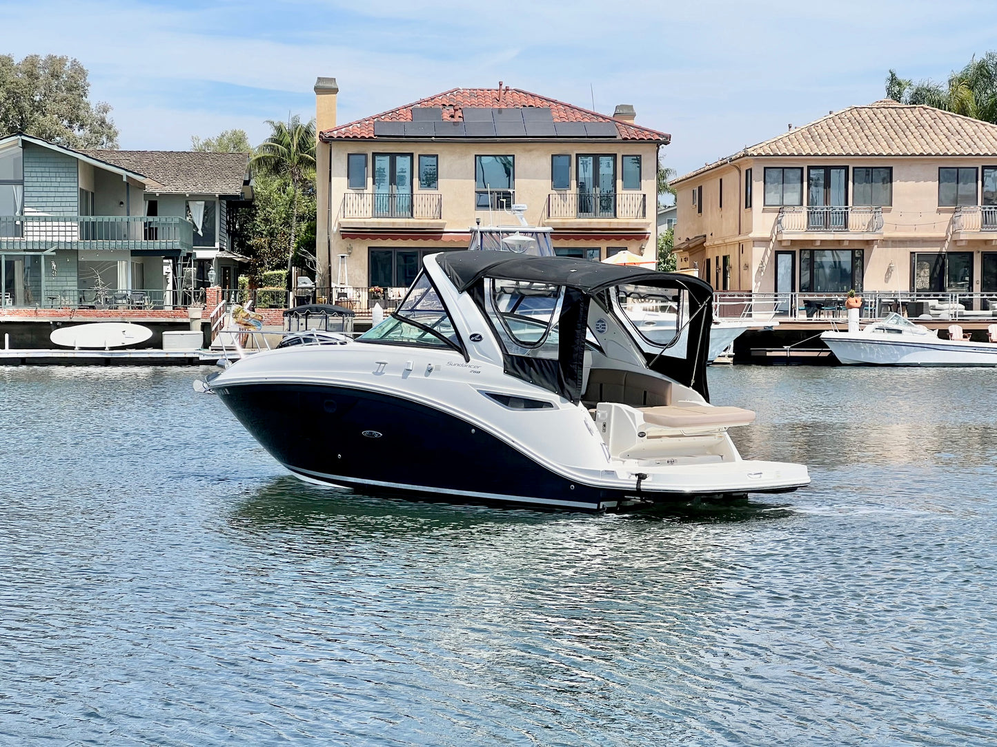 2016 Sea Ray Sundancer 260... Located in Huntington Beach, Ca... Offered By Yacht Coast Yacht Sales