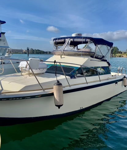 1990 Skipjack 28 Flybridge. Located in San Diego, CA MCRD Marina... Offered by Yacht Coast Yacht Sales