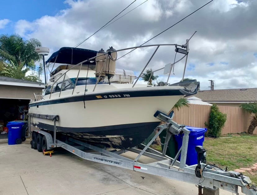 1990 Skipjack 28 Flybridge with Triple axle aluminum trailer... Located in San Diego, Ca... Offered By Yacht Coast Yacht Sales