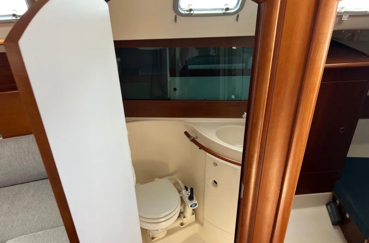 1999 Beneteau 321 – Awesome Coastal Cruiser Located in Coronado, Ca... Offered By Yacht Coast Yacht Sales