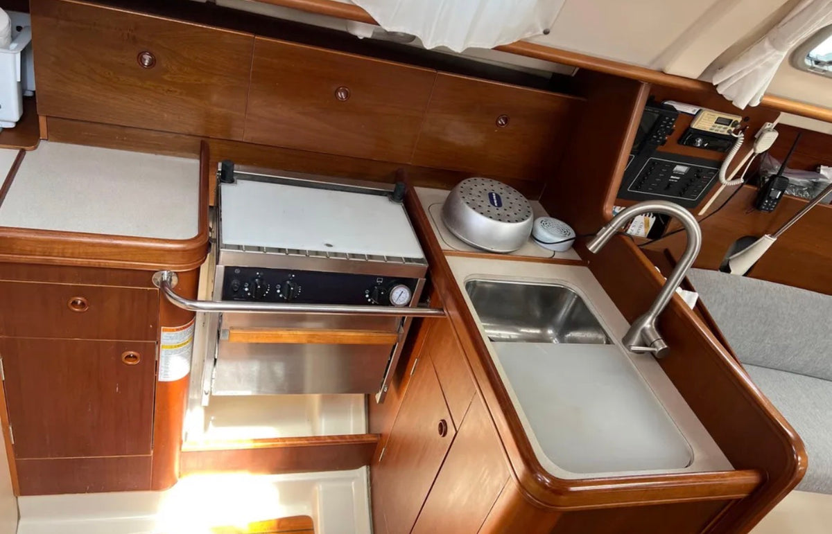 1999 Beneteau 321 – Awesome Coastal Cruiser Located in Coronado, Ca... Offered By Yacht Coast Yacht Sales