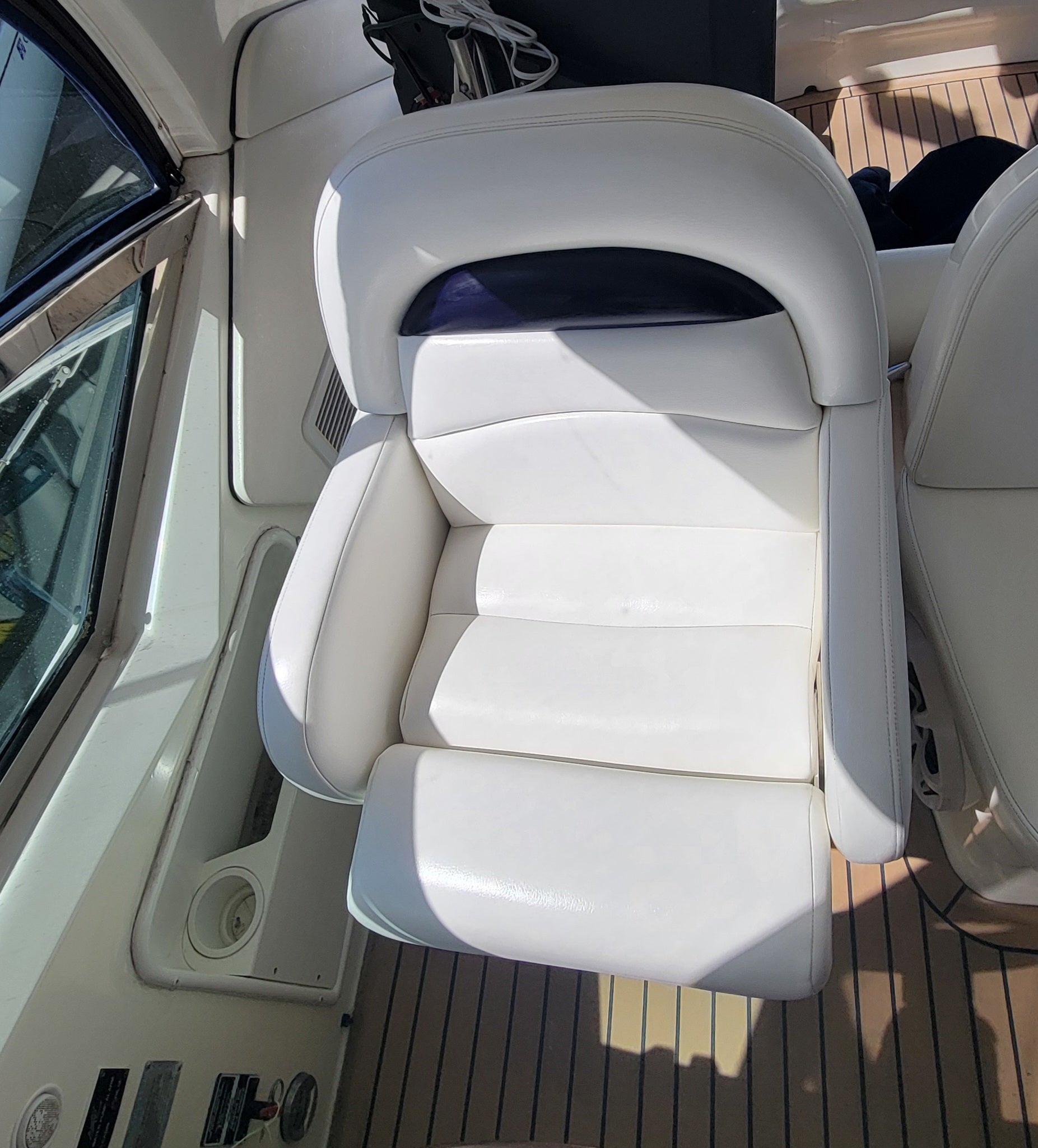 2008 Sea Ray Sundancer 400... Located in San Diego, Ca... Offered by Yacht Coast Yacht Sales