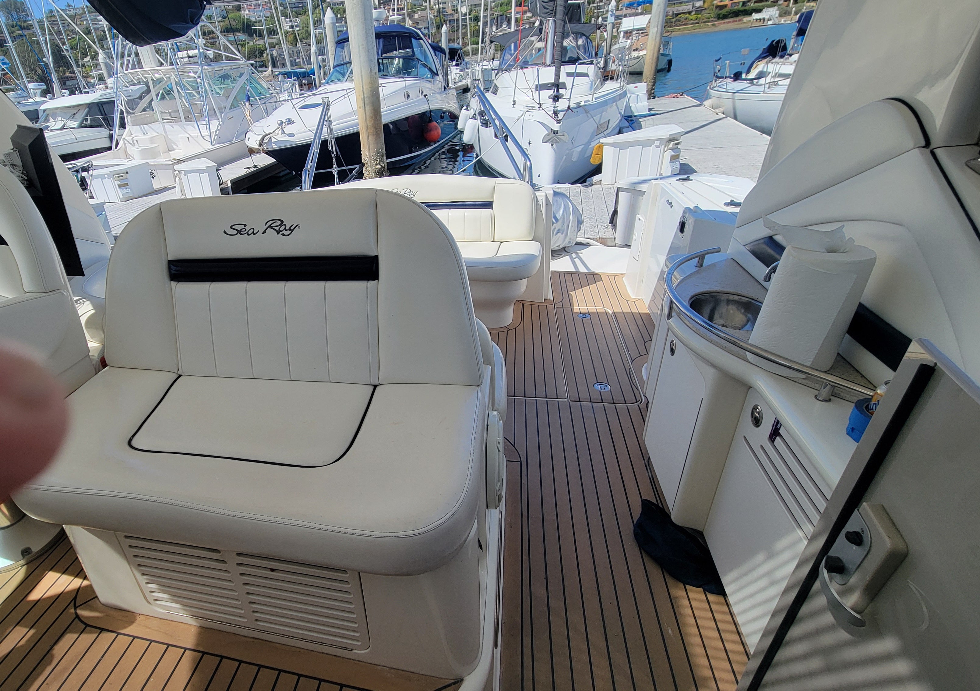 2008 Sea Ray Sundancer 400... Located in San Diego, Ca... Offered by Yacht Coast Yacht Sales