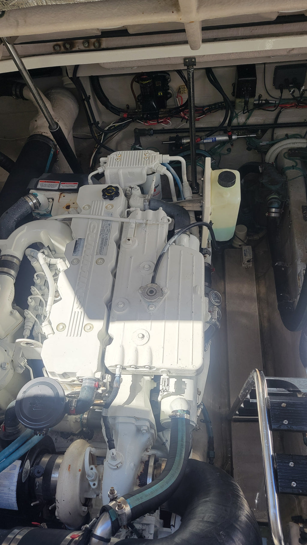 2008 Sea Ray Sundancer 400... Located in San Diego, Ca... Offered by Yacht Coast Yacht Sales