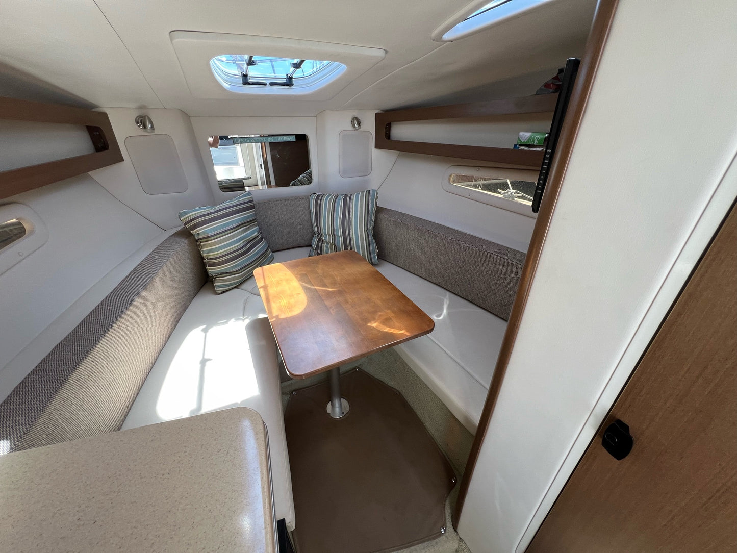 2016 Sea Ray Sundancer 260... Located in Huntington Beach, Ca... Offered By Yacht Coast Yacht Sales