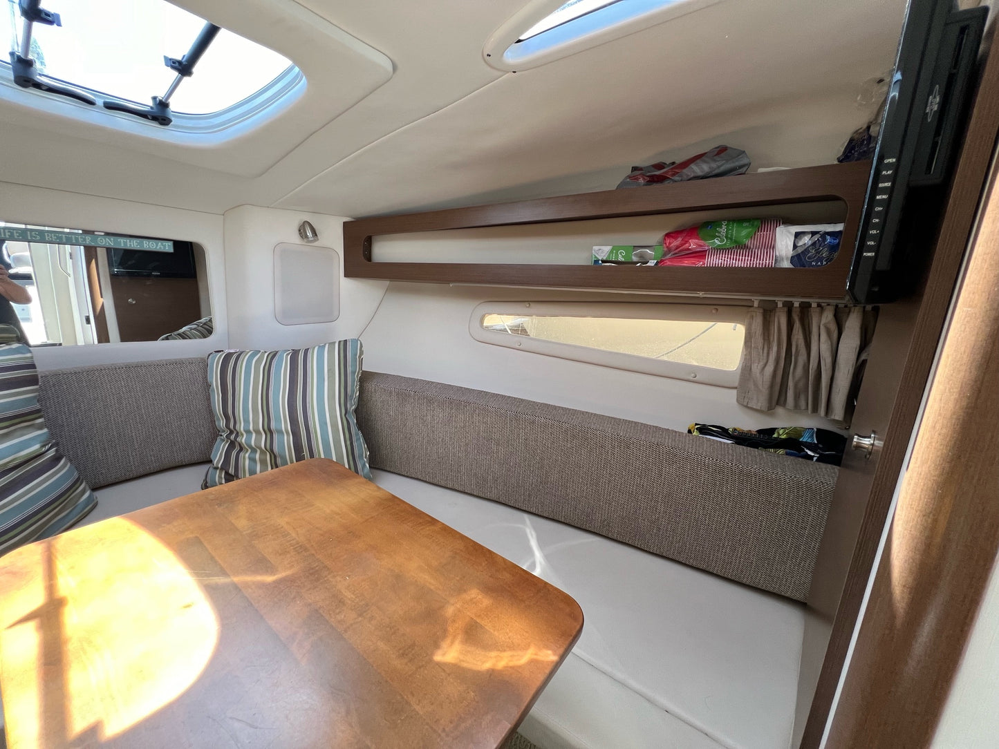 2016 Sea Ray Sundancer 260... Located in Huntington Beach, Ca... Offered By Yacht Coast Yacht Sales