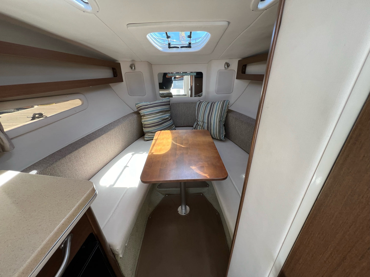 2016 Sea Ray Sundancer 260... Located in Huntington Beach, Ca... Offered By Yacht Coast Yacht Sales