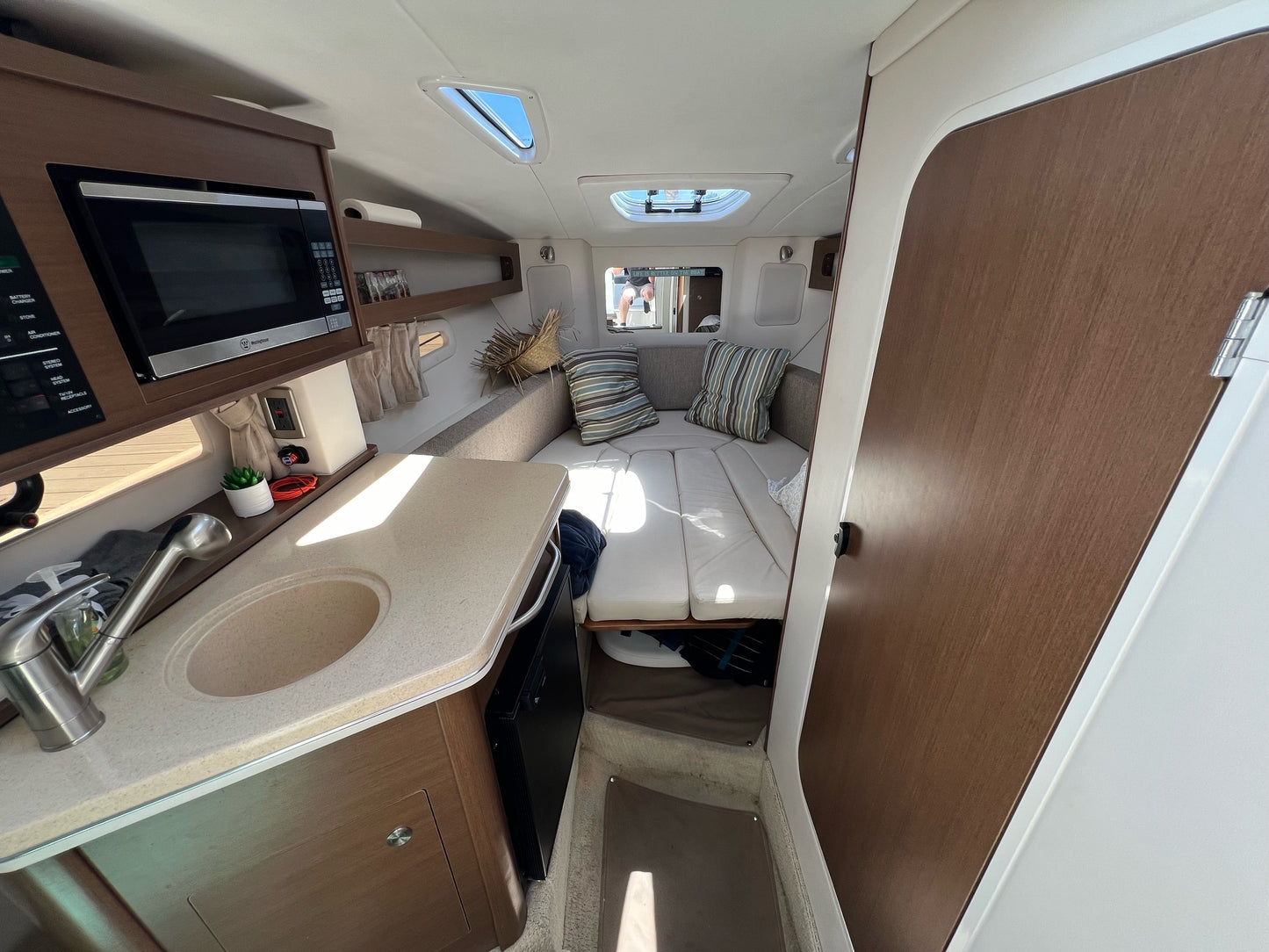 2016 Sea Ray Sundancer 260... Located in Huntington Beach, Ca... Offered By Yacht Coast Yacht Sales