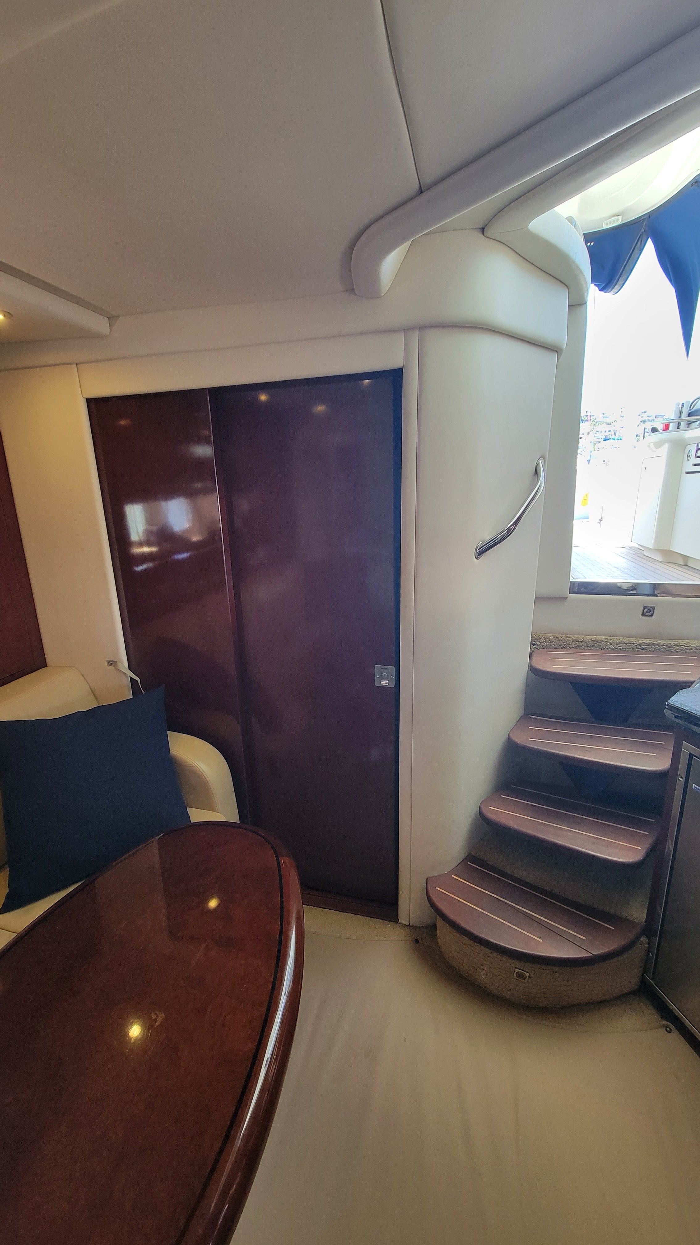 2008 Sea Ray Sundancer 400... Located in San Diego, Ca... Offered by Yacht Coast Yacht Sales